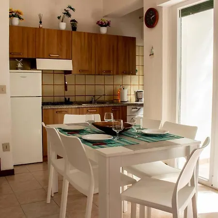 Isolda: Moderno Trilocale Apartamento